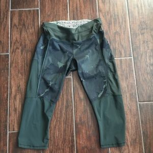 Lululemon crops camp